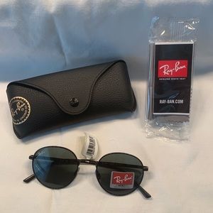 Ray-Ban Round Sunglasses. RB3772 Rob